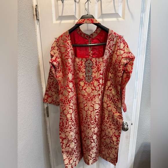 India Boutique Brocade Red silk shirt and cream raw silk pants - Picture 4 of 11